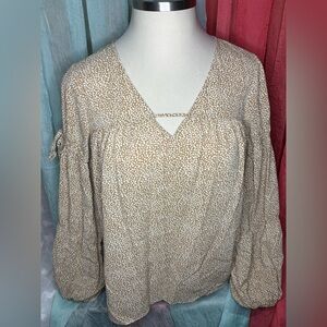 Vine & Love Tan and White Blouse